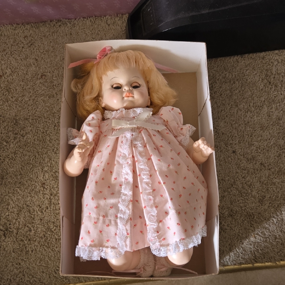 Madame Alexander Fussy Cat Doll. Great Condition In Box.Cute Fever Cheeks. 1977